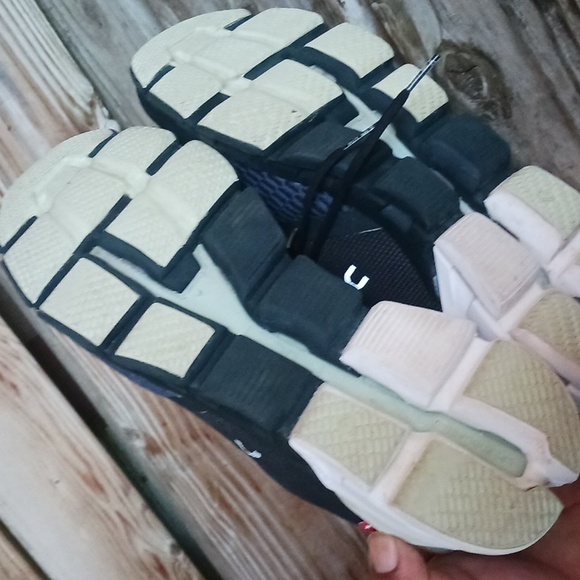 ON CLOUD - Picture 10 of 12